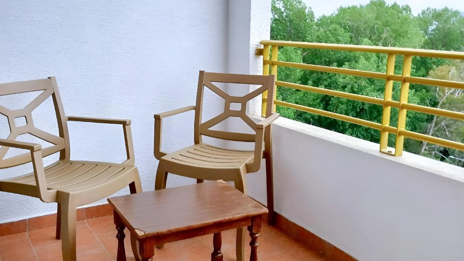 Yellow Building Durres Apartment